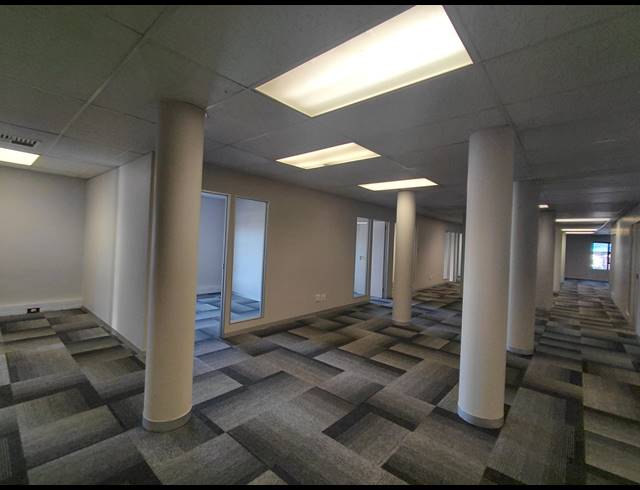 388M² OFFICE TO LET IN FOURWAYS
